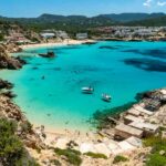 A beautiful bay with turquoise water surrounded by rocks