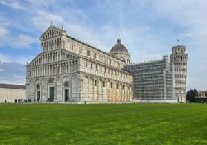 A view of the Cathedral and the Tower of Pisa behind it, in Piazza dei Miracoli